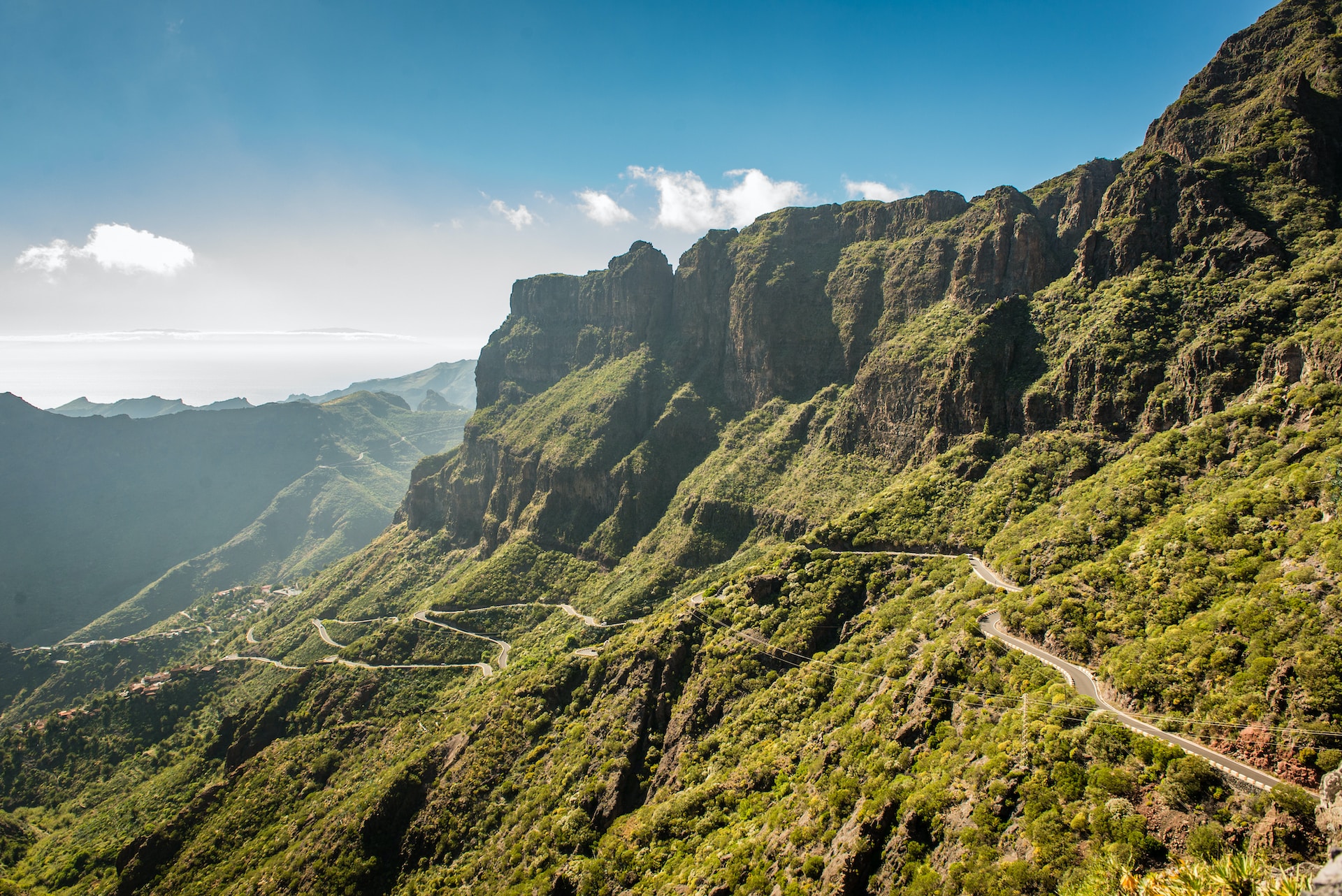 Hvorfor skal du og din familie kigge efter afbudsrejser til Tenerife denne sommer?